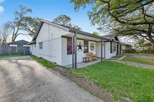 2708 Tallow St, Alvin, TX 77511 - Photo 4