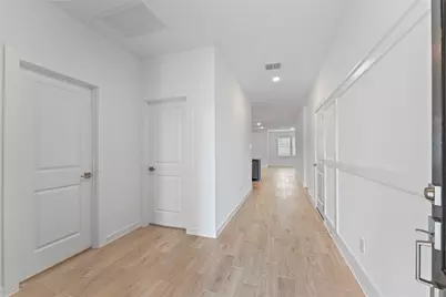 4719 Bay Vista Dr, Baytown, TX 77523 - Photo 2