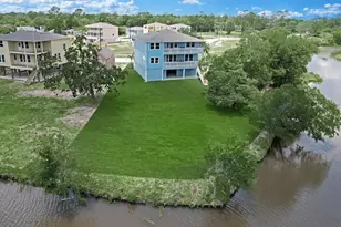 3921 Peacock Isle Dr, Dickinson, TX 77539 - Photo 4