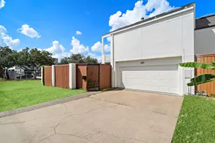 2922 Bering Dr, Houston, TX 77057 - Photo 2