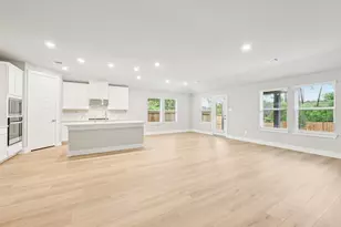 2010 Bluff Oak Ct, Conroe, TX 77304 - Photo 4