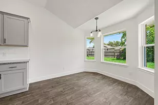 10 Greystone Ct, Angleton, TX 77515 - Photo 10