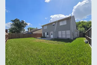 10806 Zircon Court, Houston, TX 77099 - Photo 18