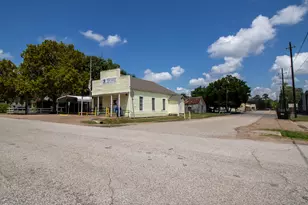 502 Mulcahy St, Damon, TX 77430 - Photo 2