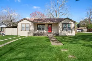 1206 Olive St, Baytown, TX 77520 - Photo 2