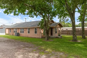 3320 Brooks Ave, Bay City, TX 77414 - Photo 2