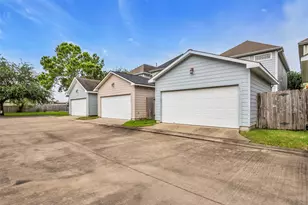 1821 Woodbend Village Ct, Houston, TX 77055 - Photo 24