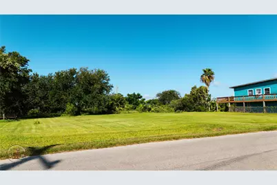 1013 Canal E, Port Bolivar, TX 77650 - Photo 8