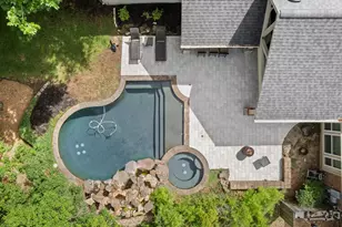 59 N Bluff Creek Cir, The Woodlands, TX 77382 - Photo 2