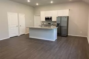 801 Crystal River Rd, Conroe, TX 77316 - Photo 2