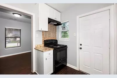 2719 Virginia Street, Baytown, TX 77520 - Photo 6