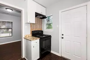 2719 Virginia St, Baytown, TX 77520 - Photo 6