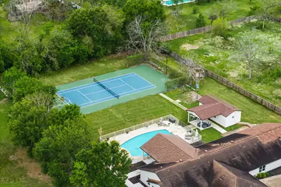8800 Brae Acres Road, Houston, TX 77074 - Photo 46