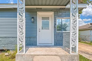 6715 Victoria St, Houston, TX 77020 - Photo 2