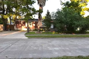 11703 Greenmesa Dr, Houston, TX 77044 - Photo 2