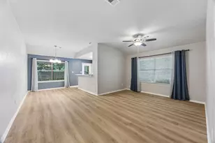 802 W Sealy St, Alvin, TX 77511 - Photo 4