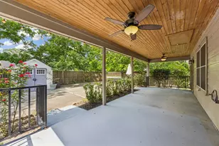 802 W Sealy St, Alvin, TX 77511 - Photo 20