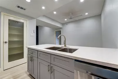 11711 Memorial Drive #534, Houston, TX 77024 - Photo 22