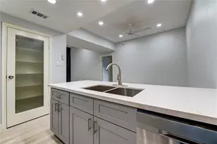 11711 Memorial Dr, Houston, TX 77024 - Photo 22