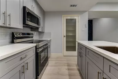 11711 Memorial Drive #534, Houston, TX 77024 - Photo 20