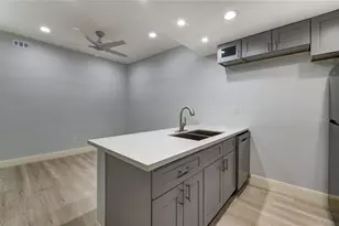 11711 Memorial Dr, Houston, TX 77024 - Photo 16