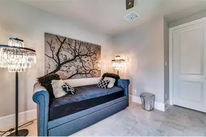 423 T C Jester Boulevard, Houston, TX 77007 - Photo 8