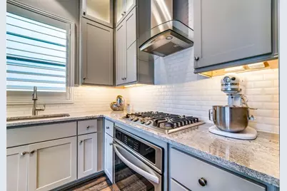 423 T C Jester Boulevard, Houston, TX 77007 - Photo 14