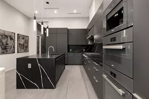 2302 Suffolk Dr, Houston, TX 77027 - Photo 6