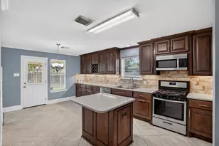 29527 S Legends Bend Dr, Spring, TX 77386 - Photo 10
