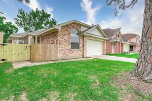 103 Avocado St, Lake Jackson, TX 77566 - Photo 2