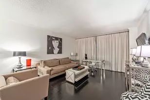 661 Bering Dr, Houston, TX 77057 - Photo 2