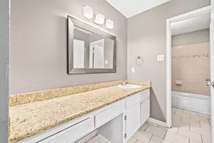 7716 Challie Ln, Houston, TX 77088 - Photo 14