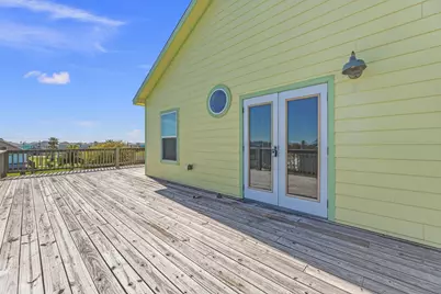 920 Palmview, Crystal Beach, TX 77650 - Photo 10