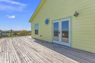 920 Palmview, Crystal Beach, TX 77650 - Photo 10