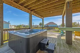 920 Palmview, Crystal Beach, TX 77650 - Photo 6