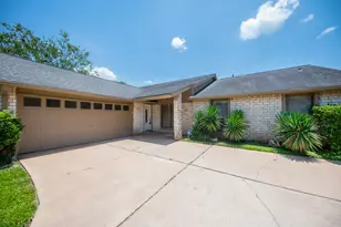 2903 Pepper Wood, Sugar Land, TX 77479 - Photo 2