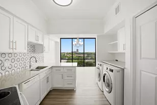 1111 Bering Dr, Houston, TX 77057 - Photo 10