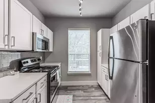 19100 N Glenwest Dr, Friendswood, TX 77546 - Photo 6