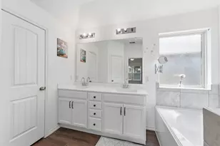 9306 Victoria Valley Ct, Houston, TX 77365 - Photo 20