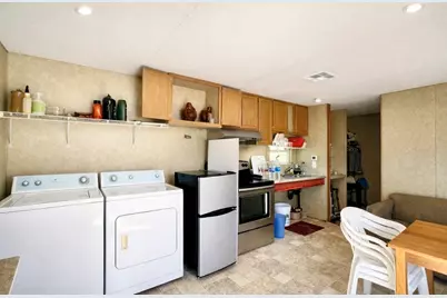 613 Troy Street, Anahuac, TX 77514 - Photo 6