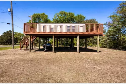 613 Troy Street, Anahuac, TX 77514 - Photo 4