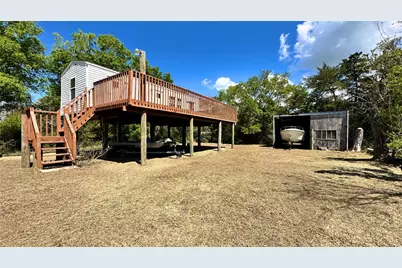 613 Troy Street, Anahuac, TX 77514 - Photo 2