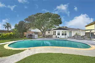 8010 Ocean Dr, Beach City, TX 77523 - Photo 2