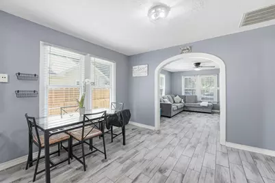 9330 E Avenue L, Houston, TX 77012 - Photo 10