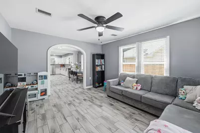 9330 E Avenue L, Houston, TX 77012 - Photo 6