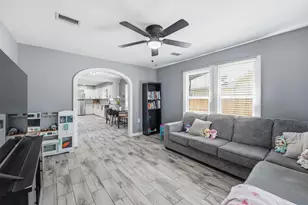 9330 E Avenue L, Houston, TX 77012 - Photo 6