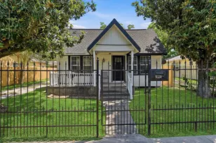 9330 E Avenue L, Houston, TX 77012 - Photo 2