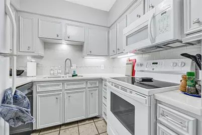 2701 Bellefontaine Street #B21, Houston, TX 77025 - Photo 8