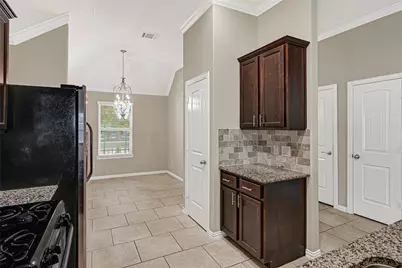 2762 Donellan Dr, Houston, TX 77088 - Photo 10