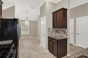 2762 Donellan Dr, Houston, TX 77088 - Photo 10